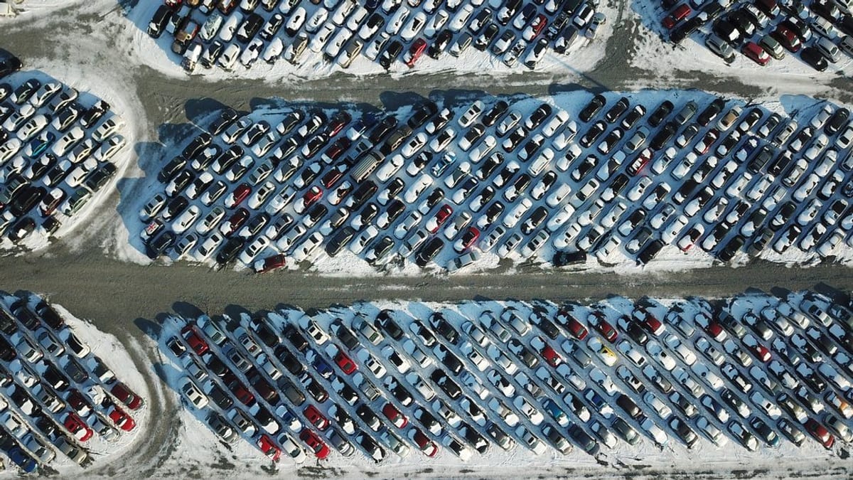 An aerial view of a car lot filled with vehicles