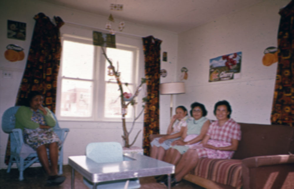 A living room with furniture